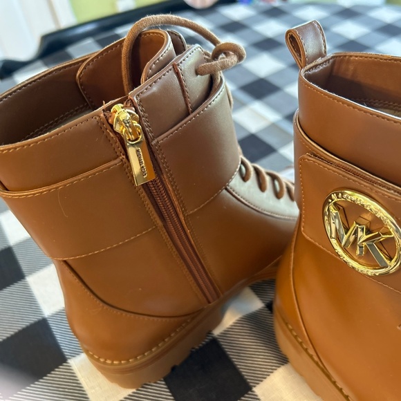 NWOB Michael Kors Tatum Tan Leather Boots w/Buckles - Picture 2 of 15